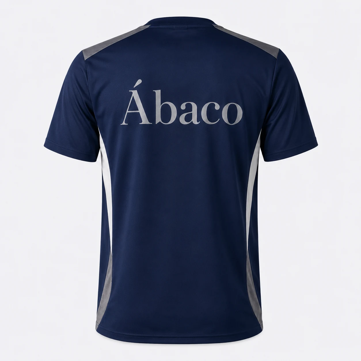 Detalhe de arte personalizada aplicada nas costas de uma camiseta